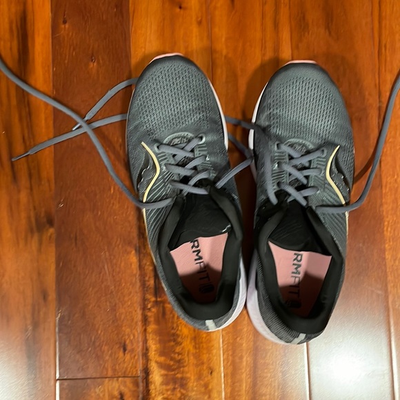 Saucony women’s sneakers size 10 - Picture 1 of 5